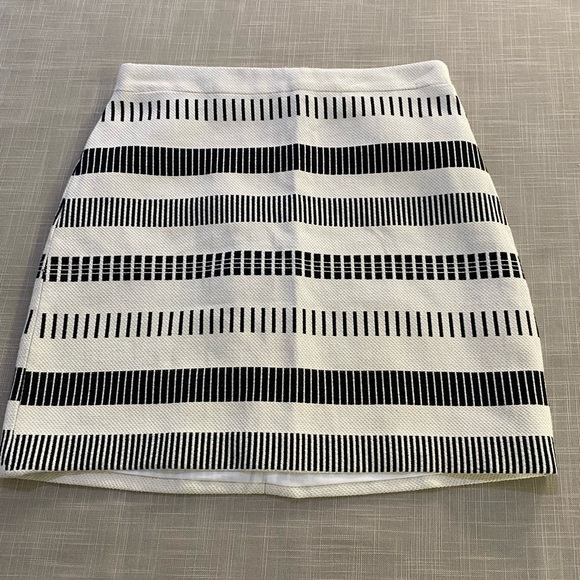 NWOT Zara skirt in cream and black. Women’s size M - Picture 11 of 13